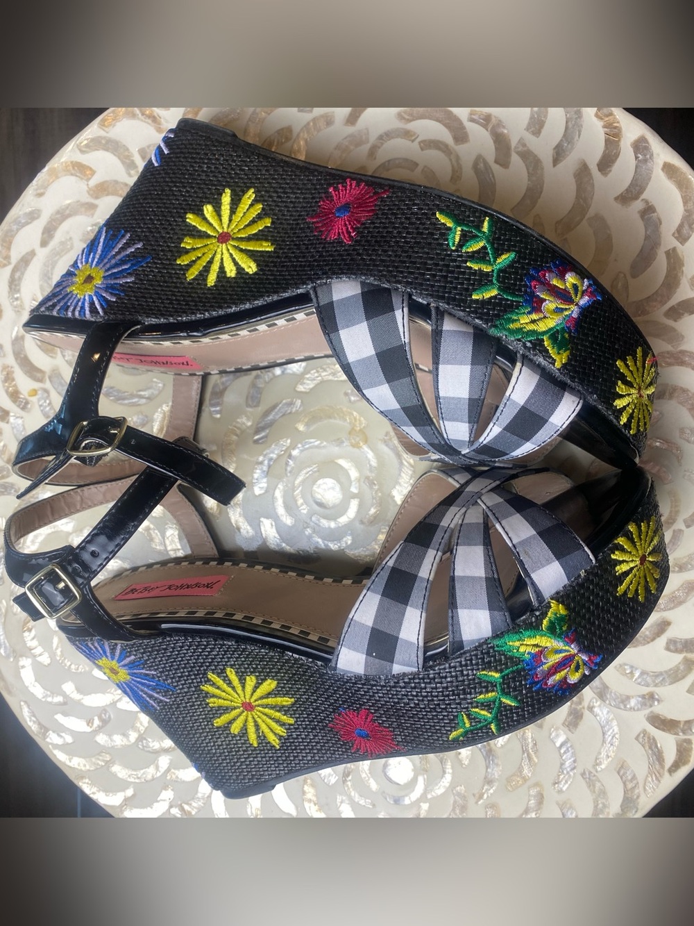 Betsey Johnson Spenser Floral Embroidered Gingham Platform Wedge Sandals Size 9 - Picture 6 of 12